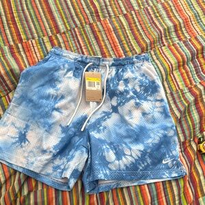 Nike Men’s Blue and White Tie-Dye Swim Trunks embroidered logo super nice